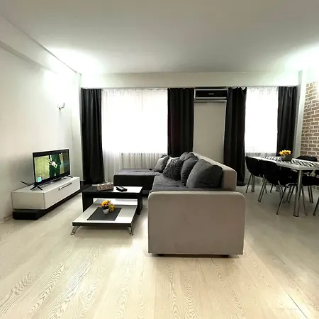 Reina Center Apartment *